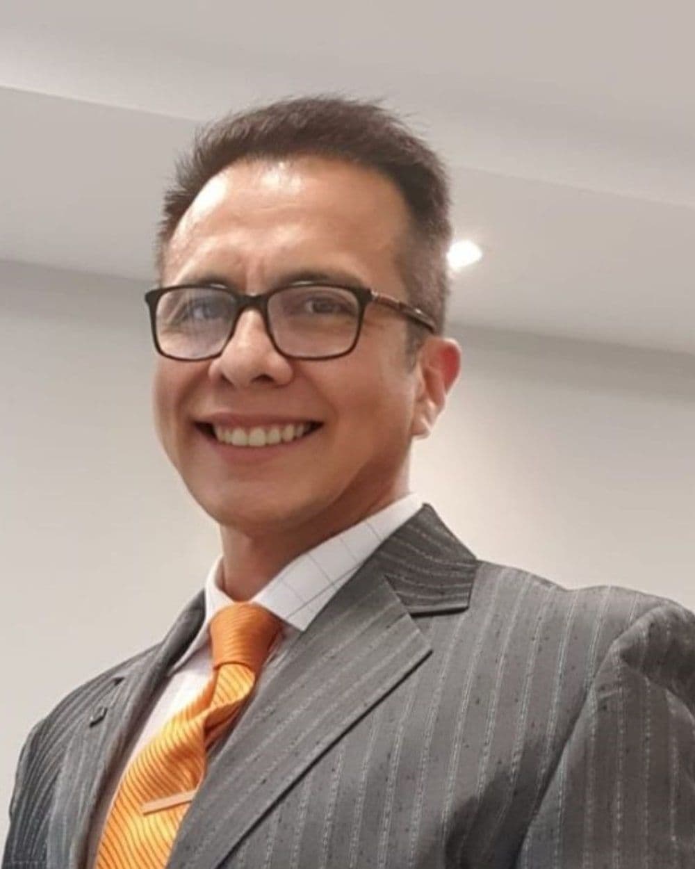 Dr. Gustavo Granados